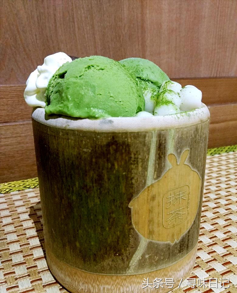 日本的金箔冰淇淋,吃货们吃能拉丝的冰淇淋