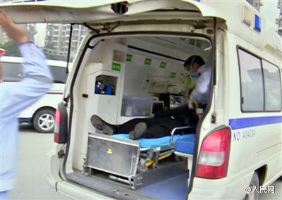 服了!路虎司机嫌春节吃太多为减肥辟谷5天,饿晕后撞车!