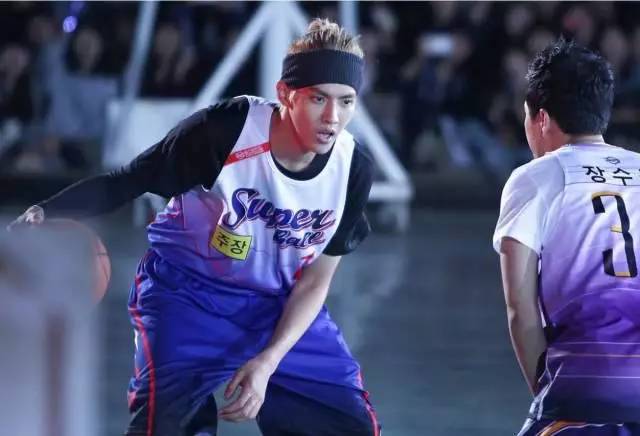 打篮球比足球累,打篮球和踢球哪个比较累