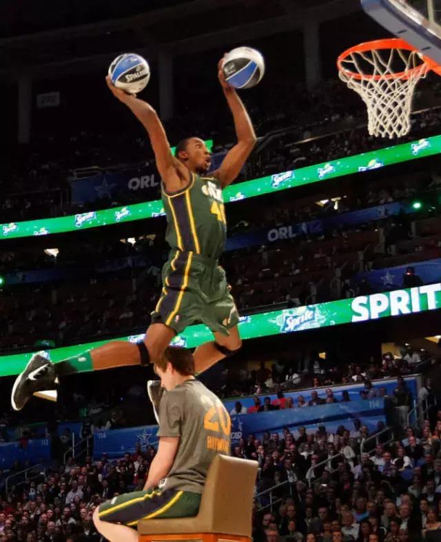 今年扣篮大赛上脚球鞋,乔丹扣篮大赛穿的球鞋