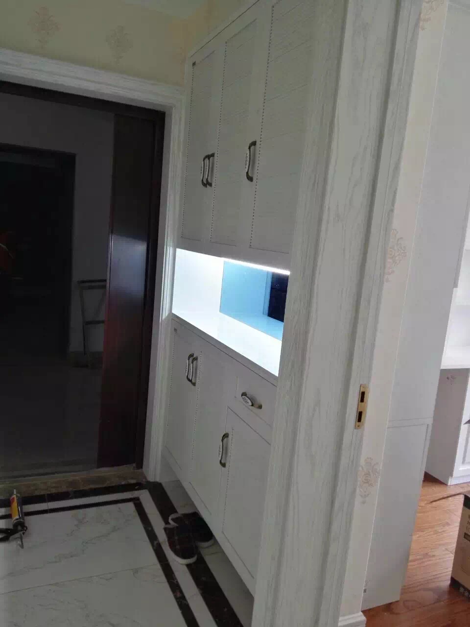 衣柜实图施工,衣柜工人安装视频