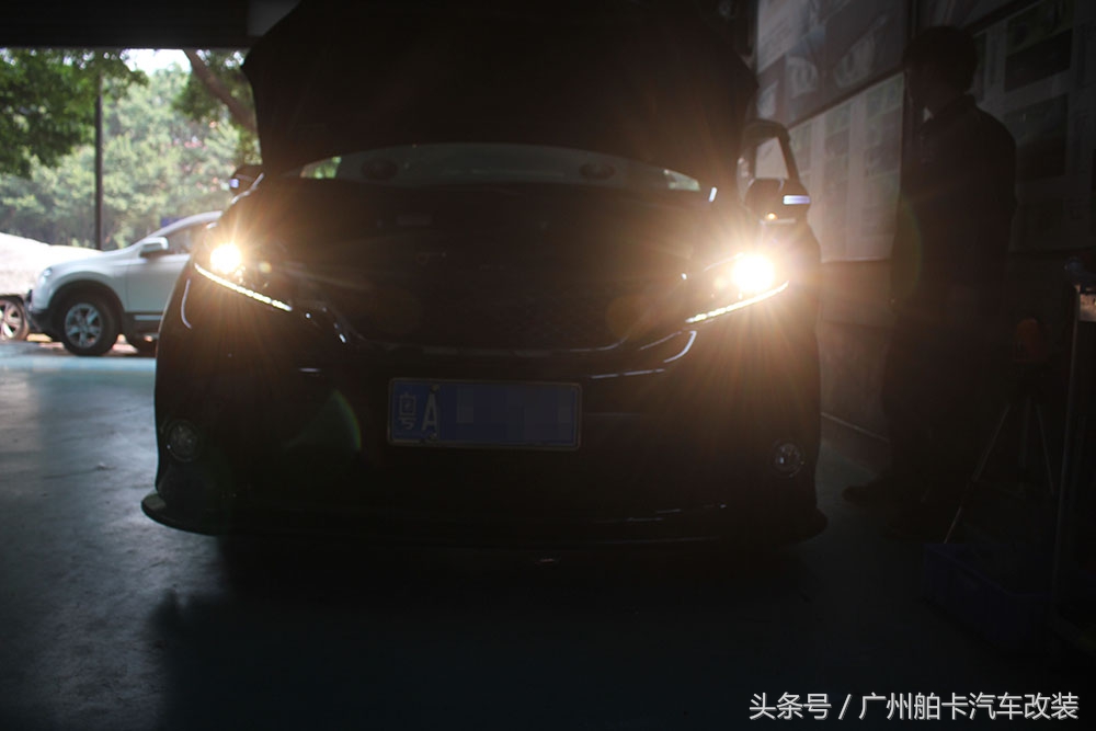 丰田旧塞纳sienna改装,丰田塞纳改雷克萨斯大灯