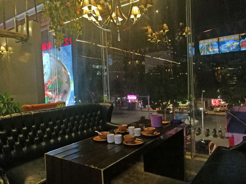 广西全猪宴哪里最好吃,南宁吃烤巴马香猪肉哪家最出名