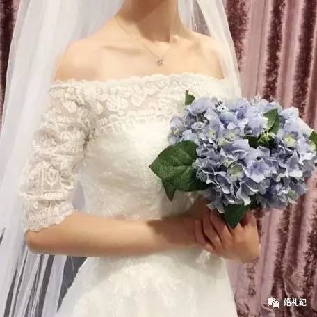太瘦婚纱撑不起来？她们试完10家店，发现这3个款式最遮骨头