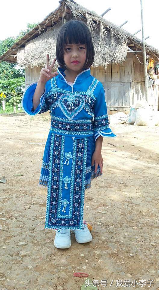 苗寨小女孩拍照,苗寨女生拍照姿势