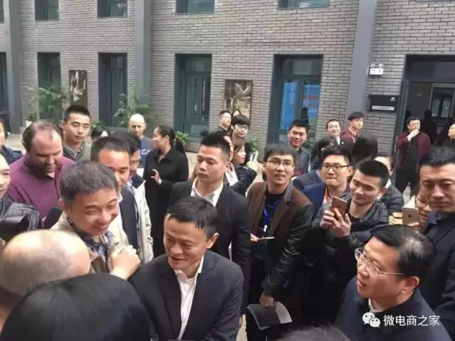 他们搜罗了30余款微商产品,只想带你重新认识朋友圈里的微商!