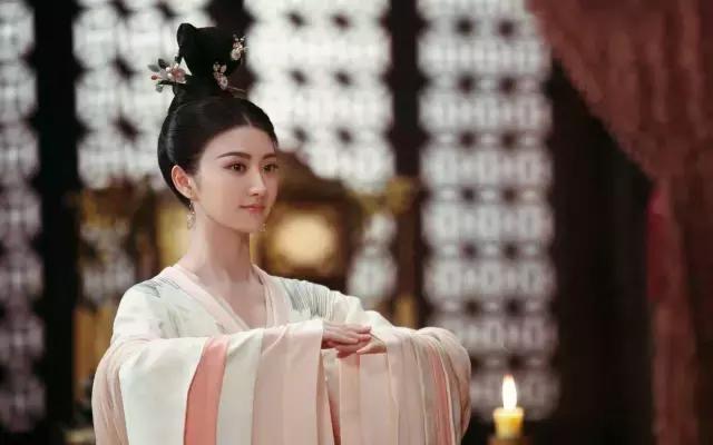 景甜在大唐荣耀里用的唇膏,景甜大唐荣耀古装绝美红装