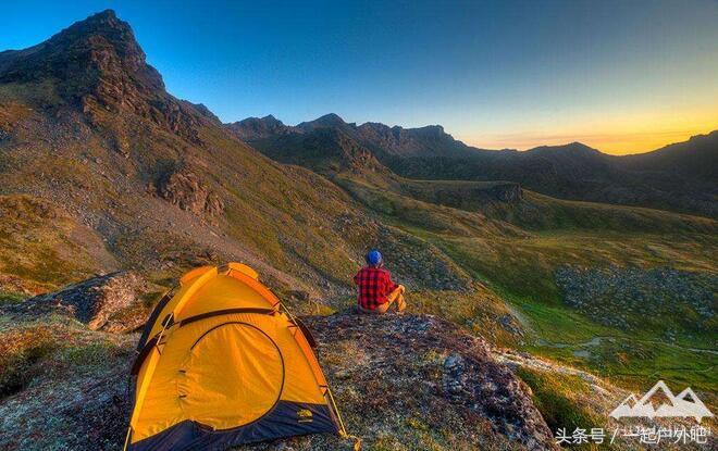 在野外被毒蛇咬伤怎么自救视频,露营被毒蛇咬了怎么办