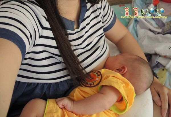 母乳亲喂和瓶喂哪个对宝宝好,母乳亲喂和瓶喂的利弊