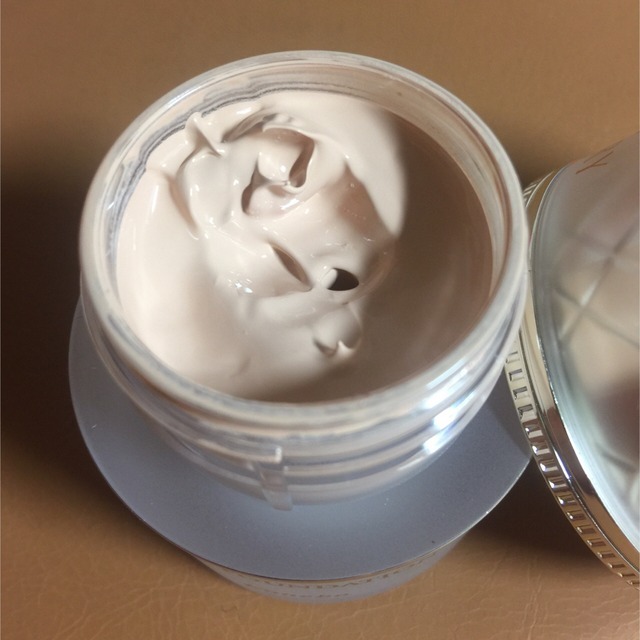 8款干皮自用热门底妆粉底大评测 (新手底妆最好用什么粉底)