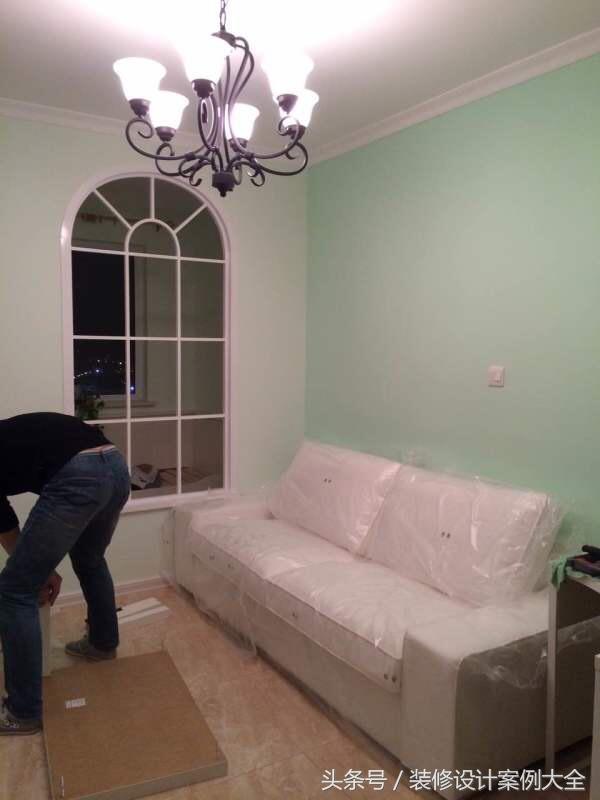 夫妻俩齐心协力攒钱买房装修，虽然面积不大但满满的温馨