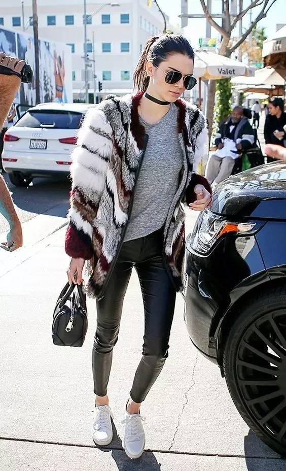 TA才是肯豆真爱｜流水的时尚造型铁打的小白鞋