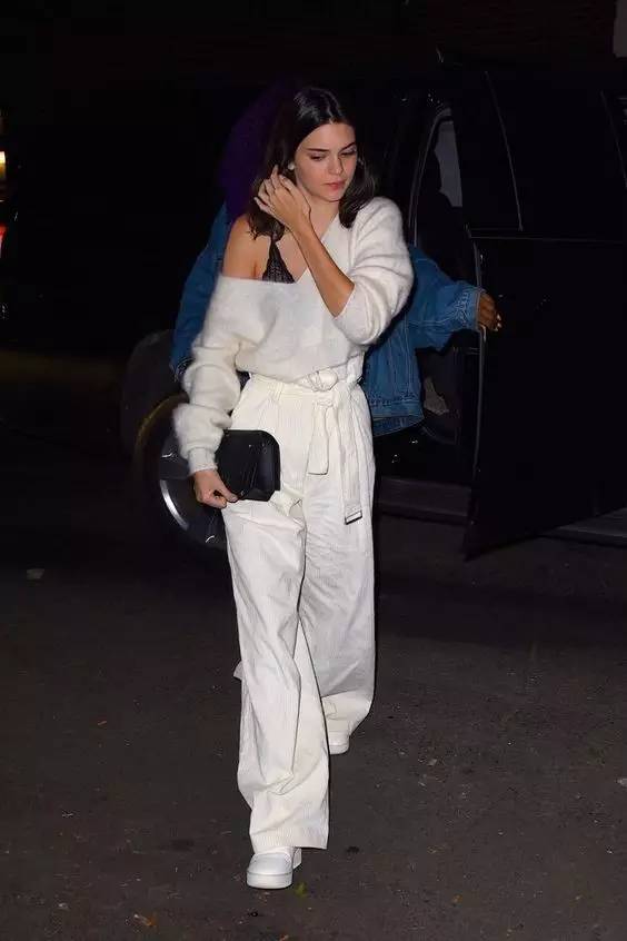 TA才是肯豆真爱｜流水的时尚造型铁打的小白鞋