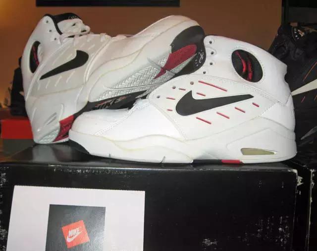 今年扣篮大赛上脚球鞋,乔丹扣篮大赛穿的球鞋