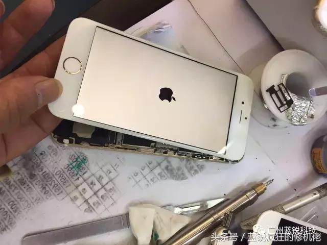 苹果13手机死机屏幕动不了,苹果手机死机黑屏了怎样解决