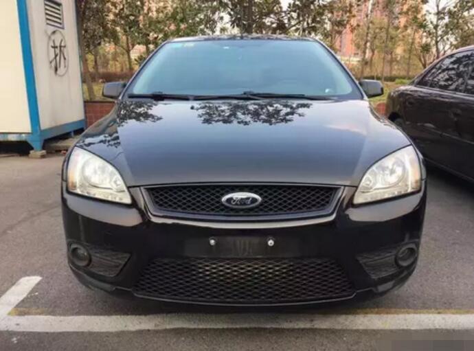 福特福克斯2007款自动三厢2.0落地,福克斯两厢2007款