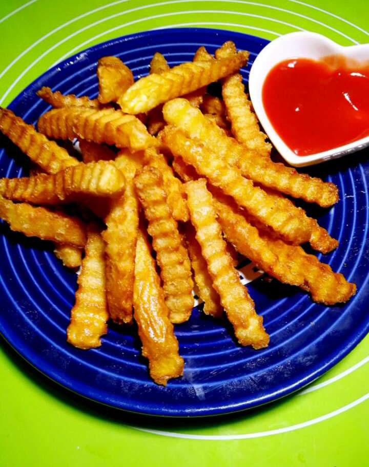 炸薯条要炸多久才会脆,炸薯条第一次炸与复炸的间隔