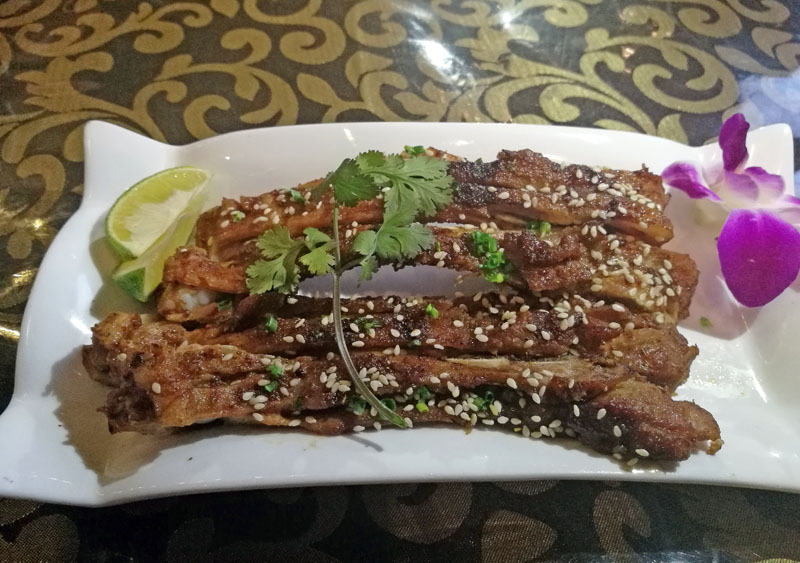 广西全猪宴哪里最好吃,南宁吃烤巴马香猪肉哪家最出名