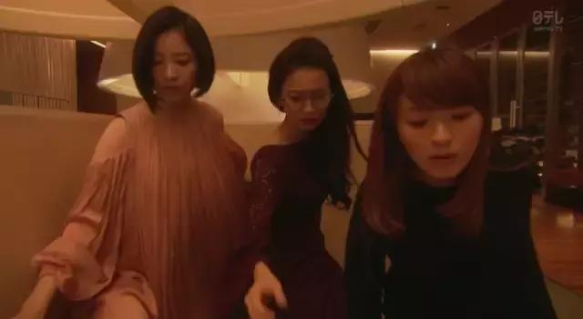 她又会穿又爱做白日梦，我觉得很可爱