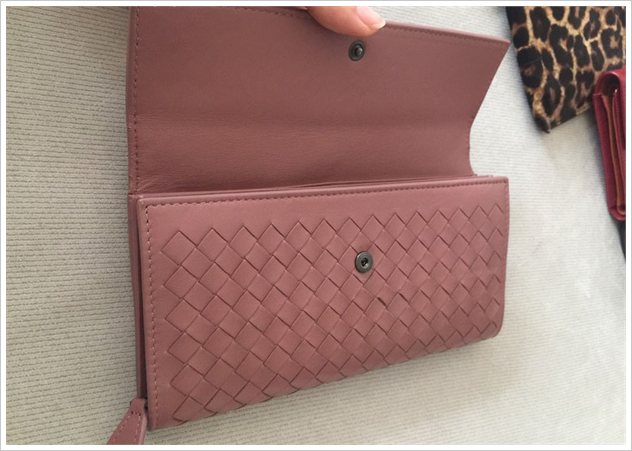 富家千金德法美加4国疯狂购物，只买了PRADA15只包，请网友们鉴定