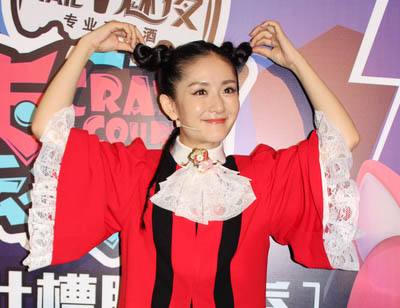 跟风卖萌！女星哪吒头齐装嫩戚薇林志玲变少女最后那位没眼看