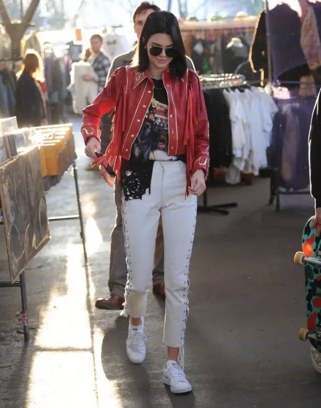 TA才是肯豆真爱｜流水的时尚造型铁打的小白鞋