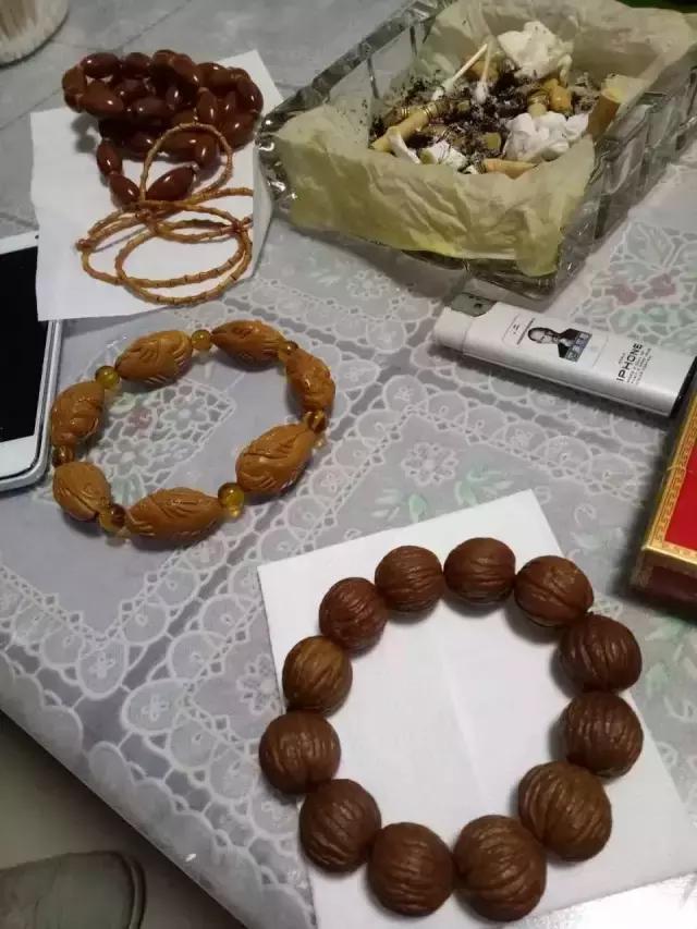 你这么丑就别戴南红了！