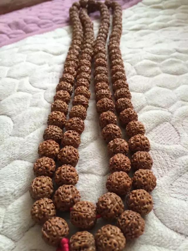 你这么丑就别戴南红了！