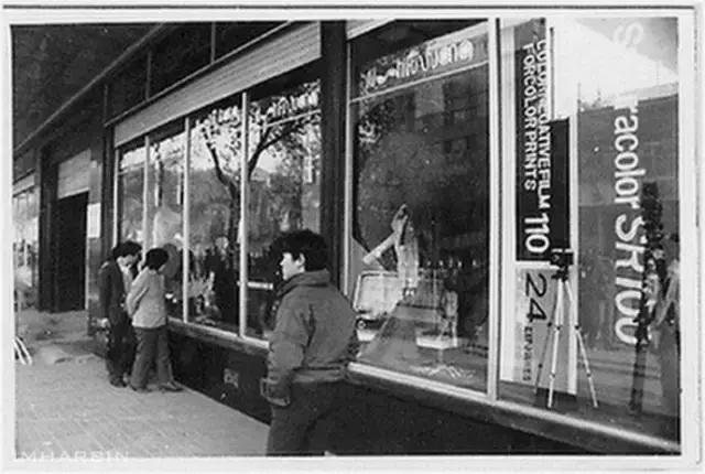 “格调如此独特，真不容易”！—曾被全国瞩目的秋林公司橱窗广告