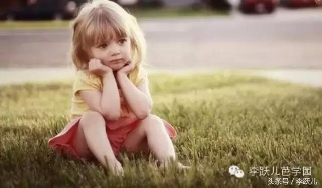 孩子“爱粘人”“不上幼儿园”的6大情绪问题解决对策