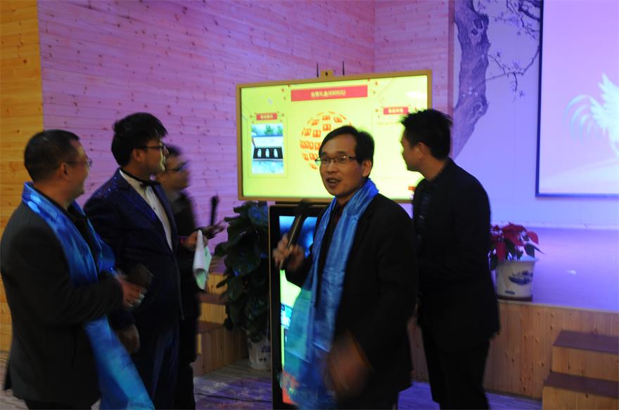 天了噜!互联网+新媒体企业的年会这样搞!