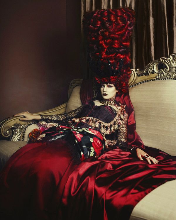 三个一无所有的女人，用以物换物和手工制作的方式再造绝代艳后！