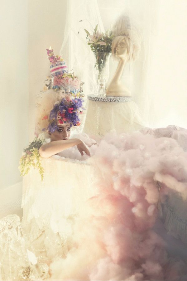 三个一无所有的女人，用以物换物和手工制作的方式再造绝代艳后！