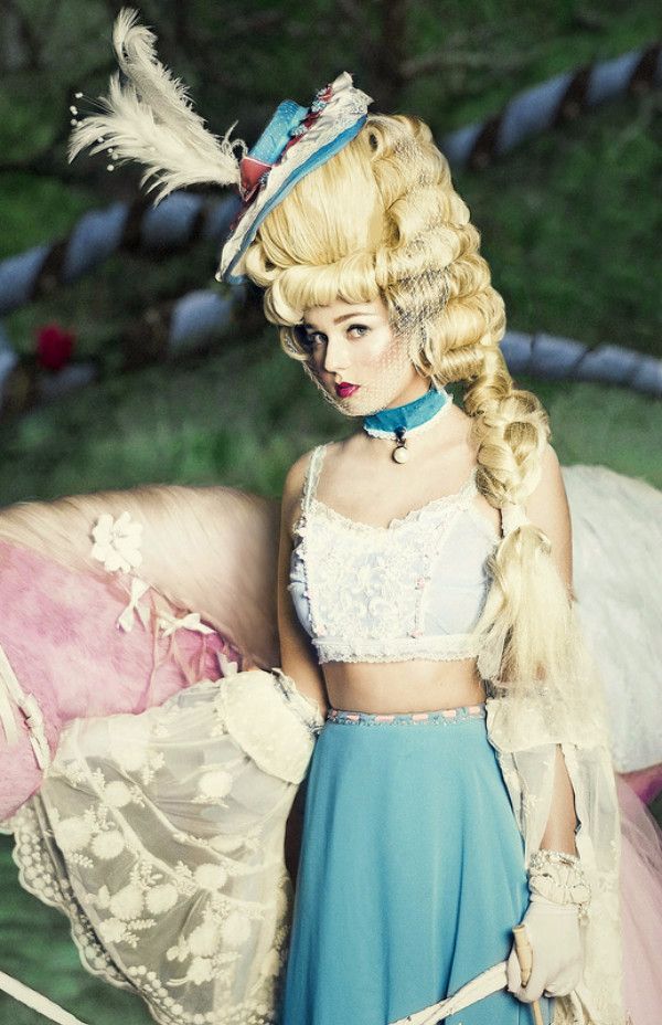 三个一无所有的女人，用以物换物和手工制作的方式再造绝代艳后！