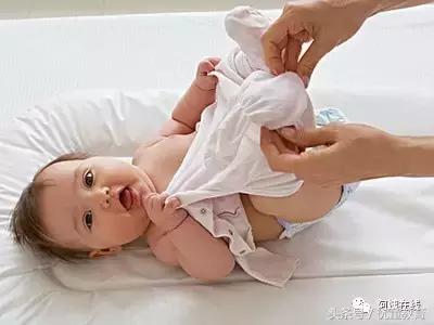 妈妈经常抱宝宝手会有什么疾病,宝妈经常抱孩子会有影响吗