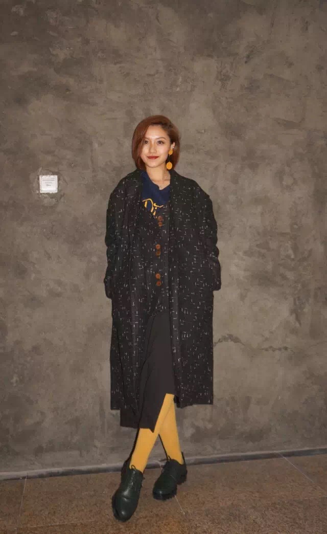 这个成都女孩说：不化眼妆的姑娘，活该你丑