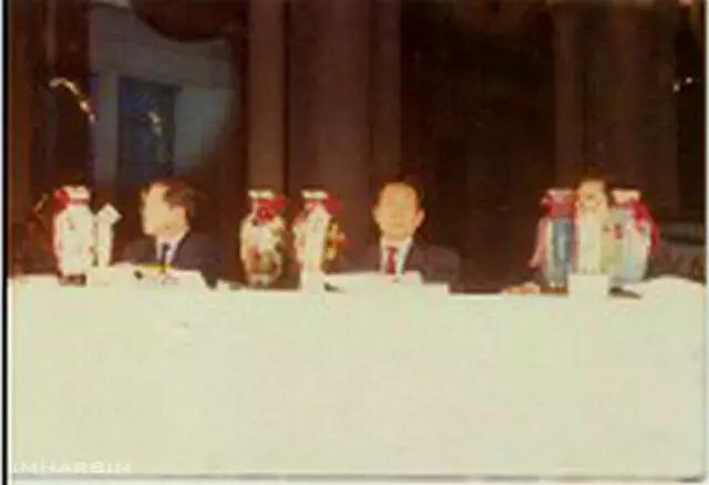 “格调如此独特，真不容易”！—曾被全国瞩目的秋林公司橱窗广告