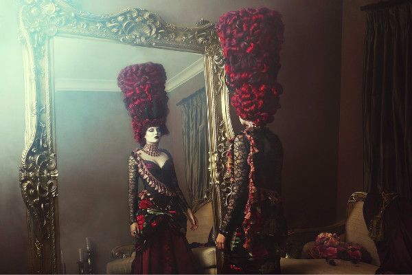 三个一无所有的女人，用以物换物和手工制作的方式再造绝代艳后！