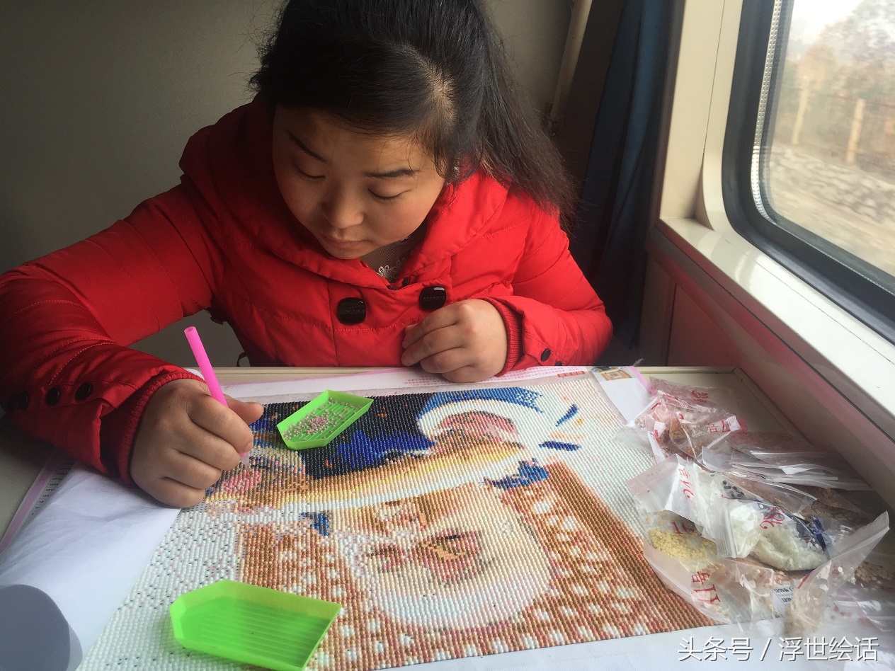 坐火车特别实用的东西,还在为无聊的生活发愁吗