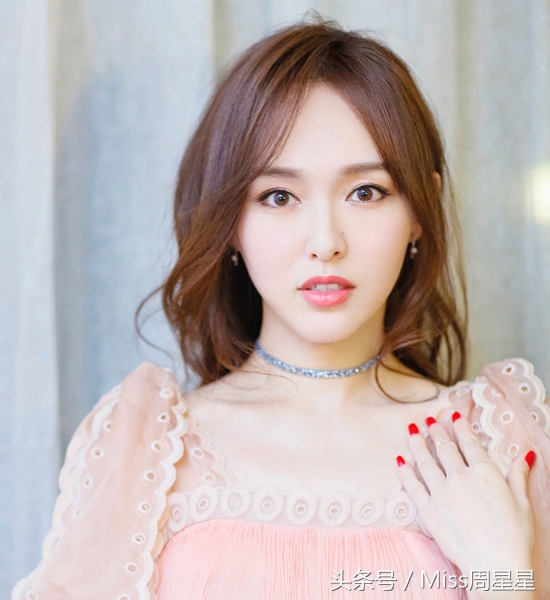 唐嫣宋佳穿衣搭配图片,白色月光宋佳美甲图