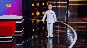 都在催谢娜当妈!没想到她早已练好带娃秘籍