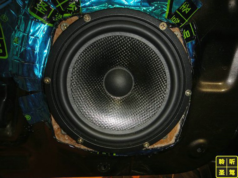 帕杰罗改音响和隔音,三菱帕杰罗汽车音响升级案例