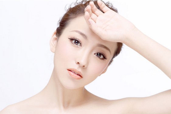 皮肤黄暗沉长痘如何改善学生党,面色暗黄爱出油是怎么回事