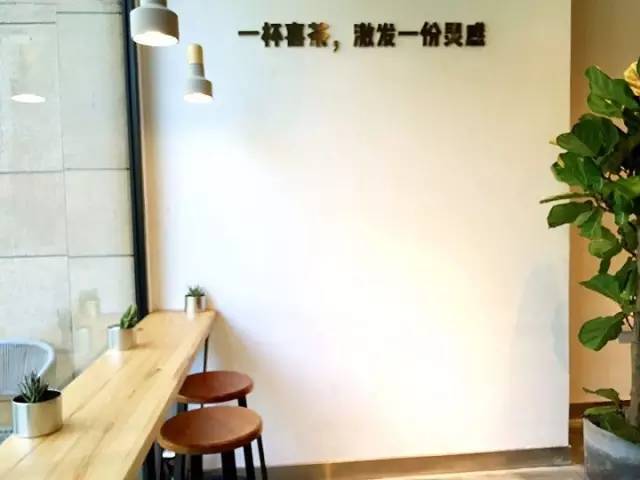 这家饮料店，从东莞排到深圳又排到上海，是好喝还是装逼！