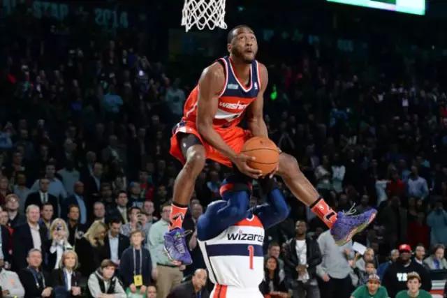 今年扣篮大赛上脚球鞋,乔丹扣篮大赛穿的球鞋