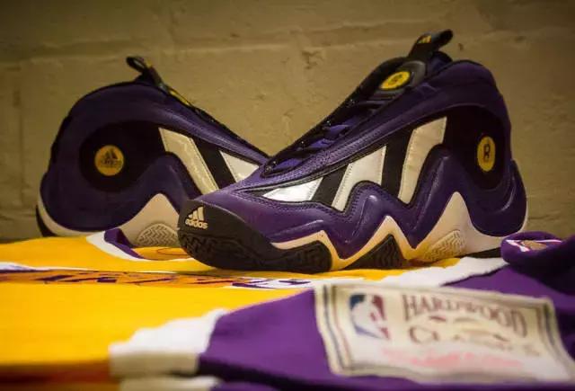 今年扣篮大赛上脚球鞋,乔丹扣篮大赛穿的球鞋