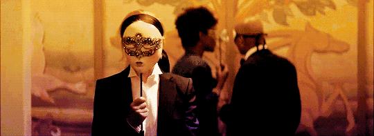 这部*恋虐**的SM大片，给我们展示了一个浪漫唯美的世界