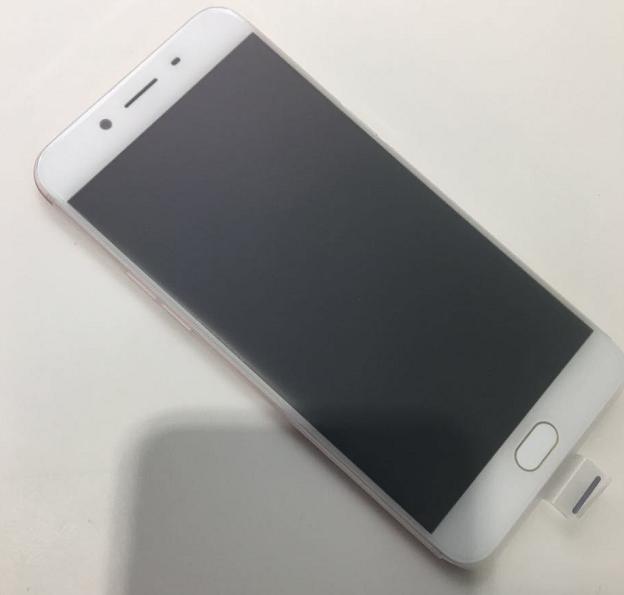 女朋友还是被销售员忽悠的买了这款手机！