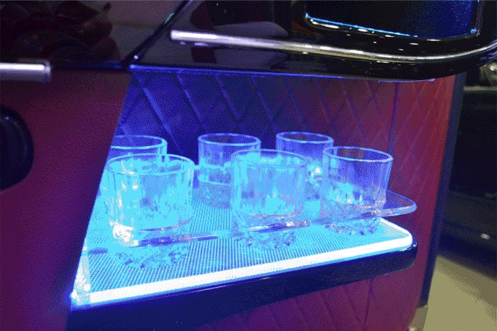 要的就是度假感!奔驰C10C有电视有沙发,有床有洗手间