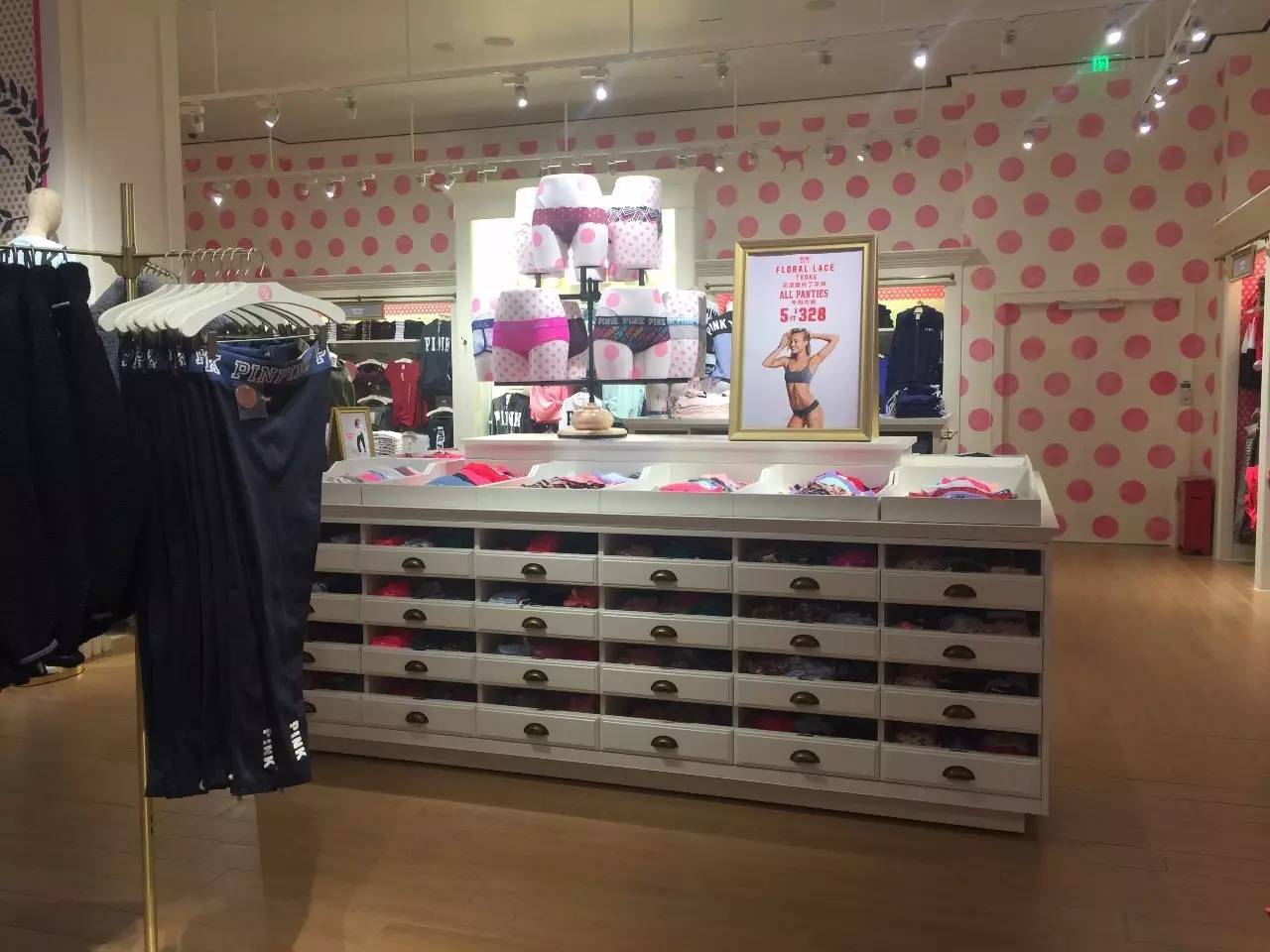 维多利亚的秘密上海有几家店,维多利亚的秘密旗舰店是正品吗